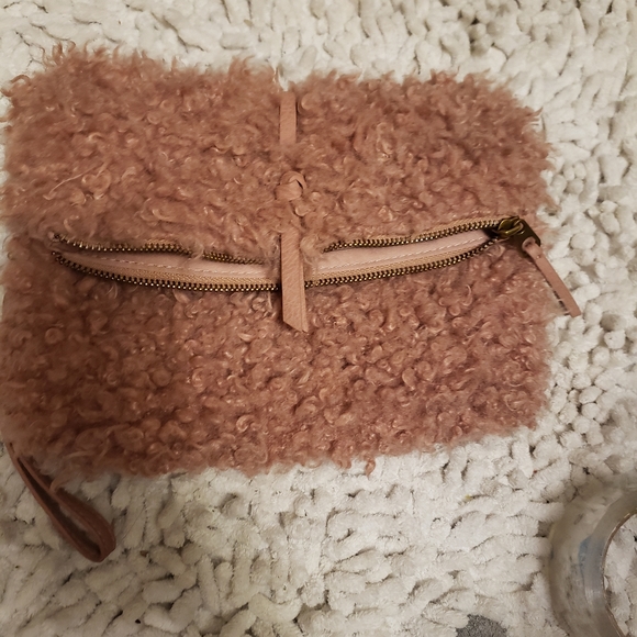 Pink sheep fur purse - Picture 6 of 6